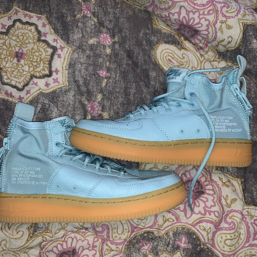 High top Air Force 1